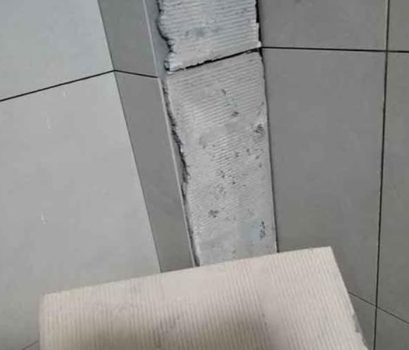 凤阳瓷砖空鼓维修公司分享下厨房瓷砖脱落的补救措施。